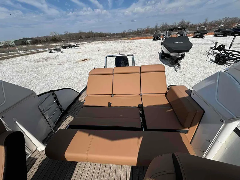 Slide: The Image of Harris Grand Mariner 250 2025 - 24