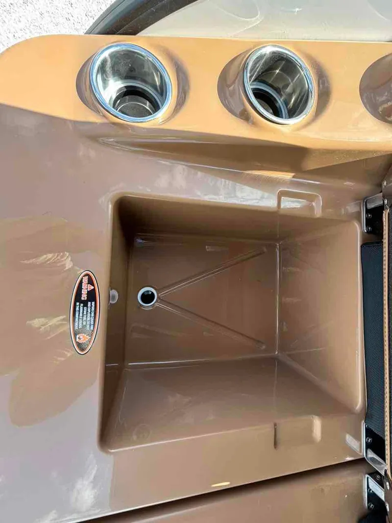 Slide: The Image of Harris Grand Mariner 250 2025 - 26