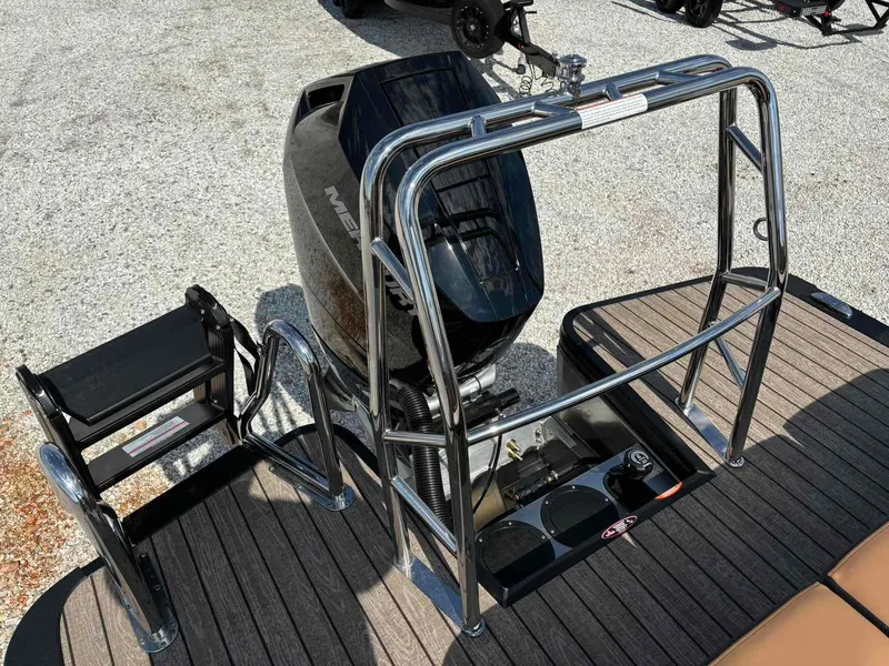 Slide: The Image of Harris Grand Mariner 250 2025 - 28