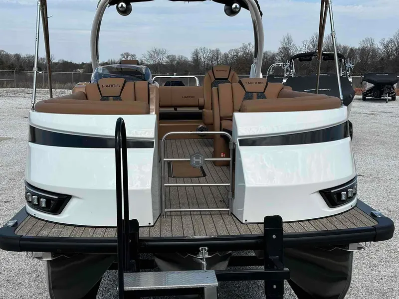 Slide: The Image of Harris Grand Mariner 250 2025 - 3