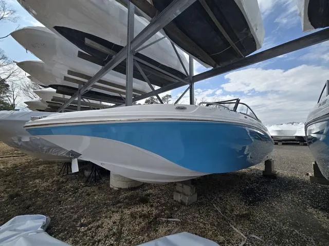 The Image of Hurricane SunDeck 217 OB 2025 - undefined