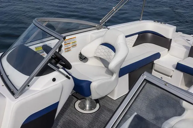 Slide: The Image of Hurricane SunDeck 217 OB 2025 - 19