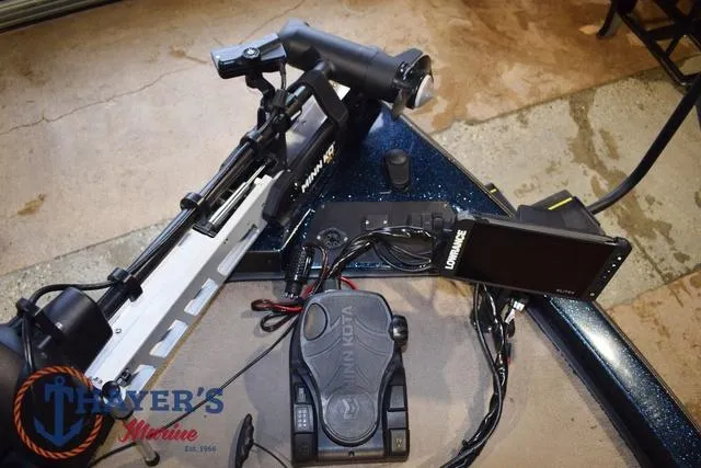 Slide: The Image of Boat equipment setup on Ranger R83, 2000 model, featuring Lowrance electronics and trolling motor. - 15