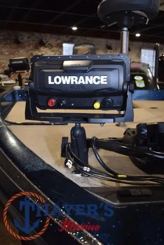 Slide: The Image of Fishfinder on 2000 Ranger R83 boat, featuring Lowrance electronics. - 9