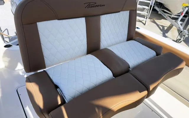 Slide: The Image of Pioneer 222 Sportfish 2025 - 30