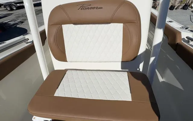 Slide: The Image of Pioneer 222 Sportfish 2025 - 39