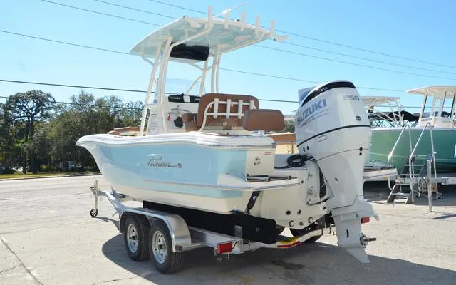 Slide: The Image of Pioneer 222 Sportfish 2025 - 7