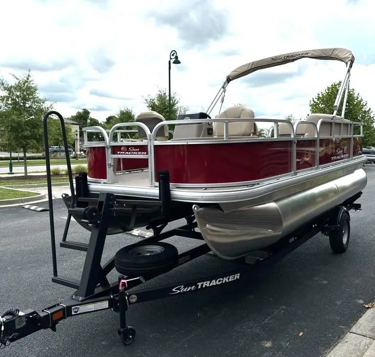 Slide: The Image of Sun Tracker Bass Buggy 18 DLX 2025 - 76