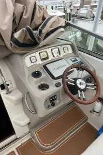 Slide: The Image of Helm of a 2011 Chaparral 270 Signature boat with wooden steering wheel. - 28