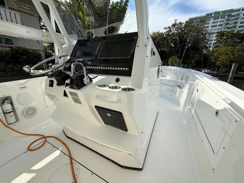 Slide: The Image of Edgewater 320CC 2019 - 59