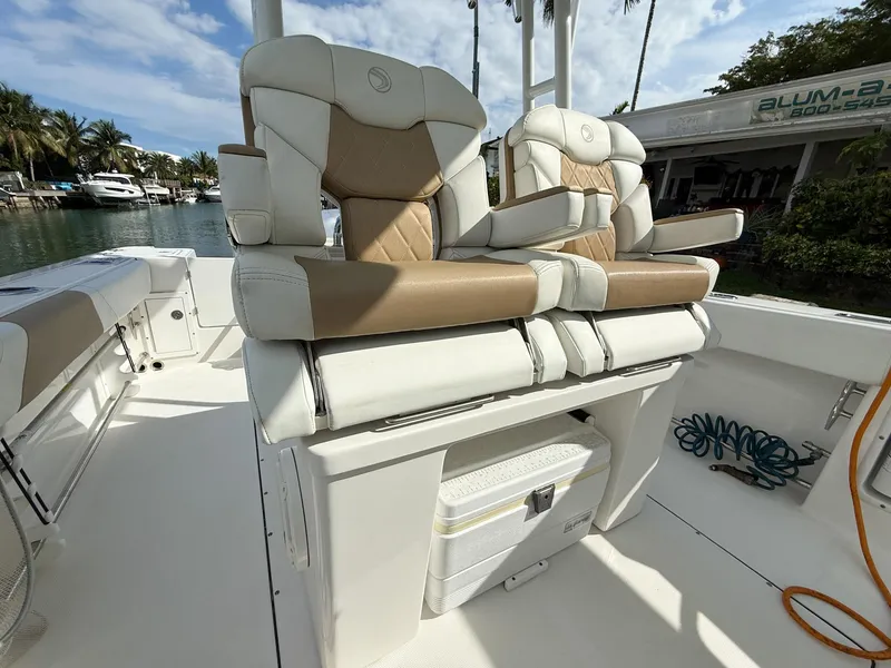 Slide: The Image of Edgewater 320CC 2019 - 60