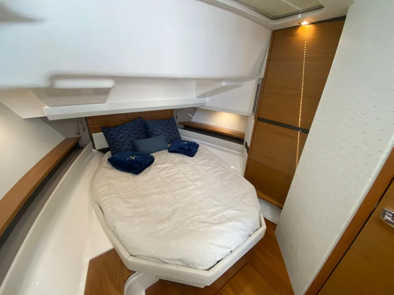 Slide: The Image of Forward Island Bed - 21