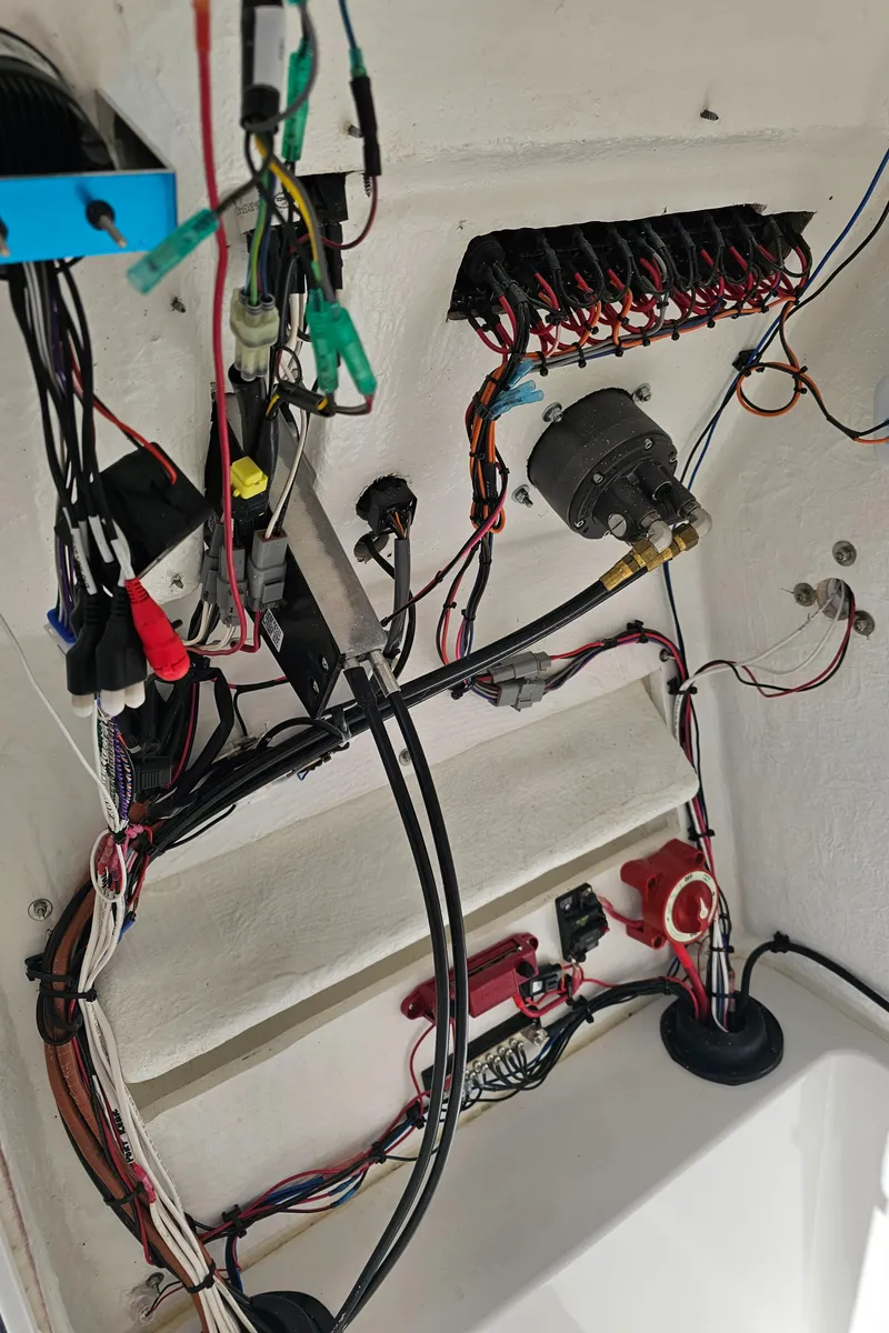 Slide: The Image of Wiring and components inside a 2025 Savannah 2200 Offshore boat. - 44