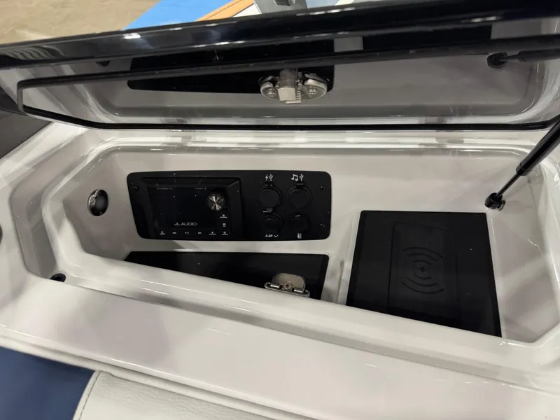 Slide: The Image of Nautique Super Air Nautique GS22 2025 - 13