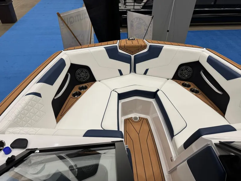 Slide: The Image of Nautique Super Air Nautique GS22 2025 - 14