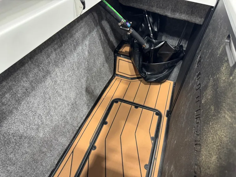 Slide: The Image of Nautique Super Air Nautique GS22 2025 - 18