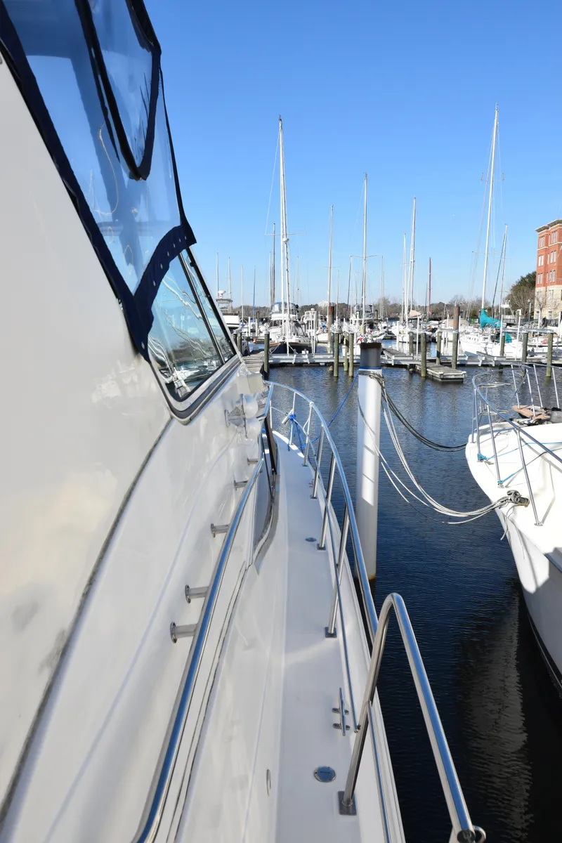 Slide: The Image of Cruisers 4450 Express Motor Yacht 2000 - 100