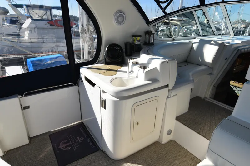 Slide: The Image of Cruisers 4450 Express Motor Yacht 2000 - 11
