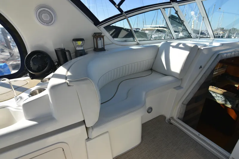 Slide: The Image of Cruisers 4450 Express Motor Yacht 2000 - 14