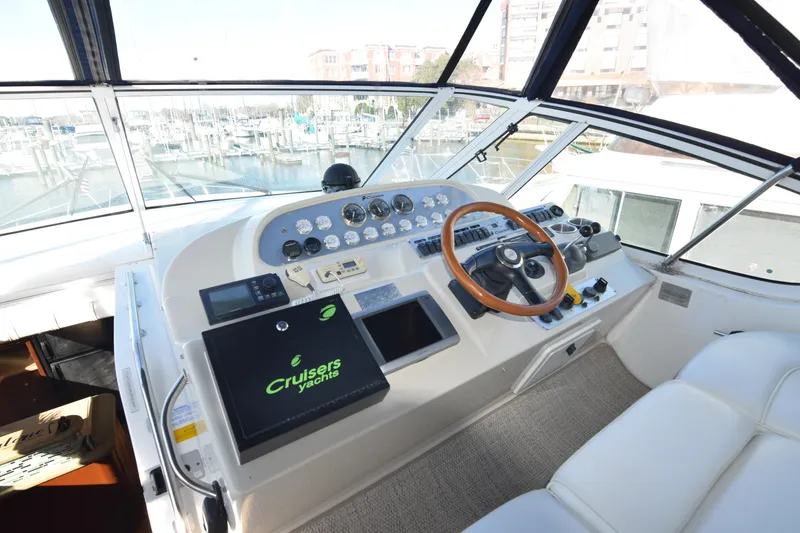 Slide: The Image of Cruisers 4450 Express Motor Yacht 2000 - 15