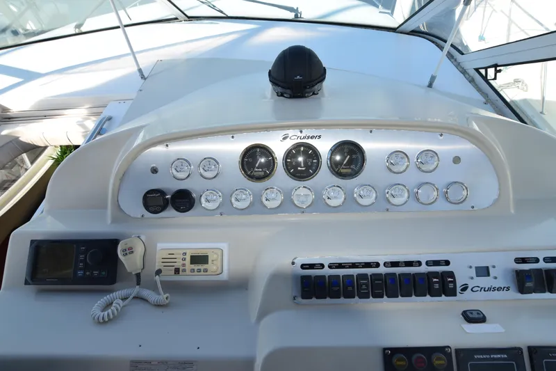 Slide: The Image of Cruisers 4450 Express Motor Yacht 2000 - 18