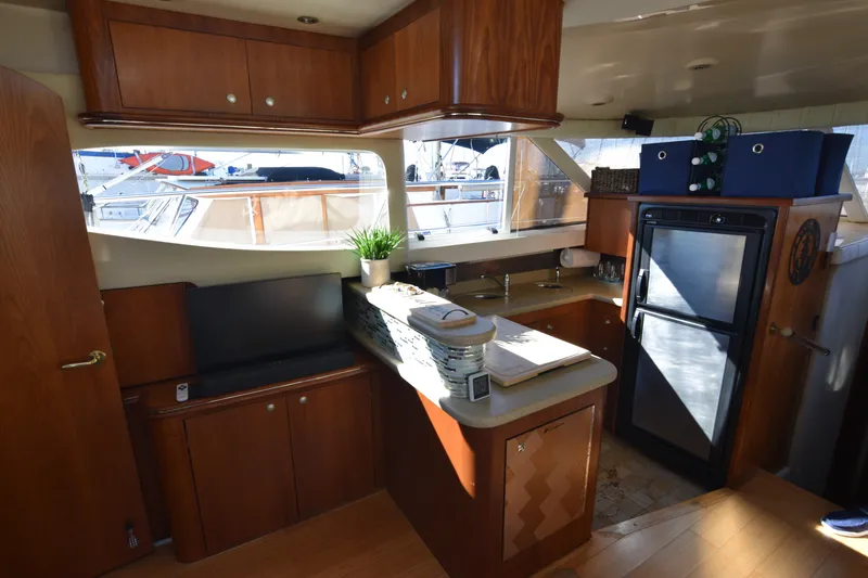Slide: The Image of Cruisers 4450 Express Motor Yacht 2000 - 24