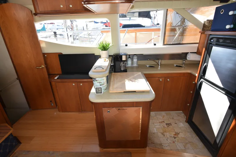 Slide: The Image of Cruisers 4450 Express Motor Yacht 2000 - 25