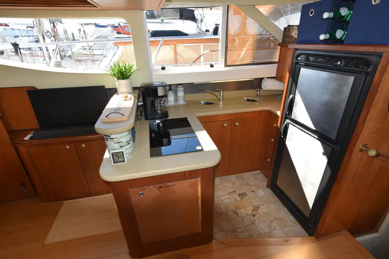 Slide: The Image of Cruisers 4450 Express Motor Yacht 2000 - 26