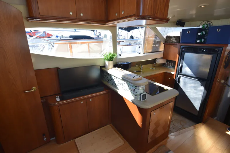 Slide: The Image of Cruisers 4450 Express Motor Yacht 2000 - 27