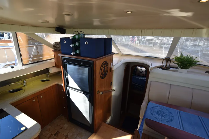 Slide: The Image of Cruisers 4450 Express Motor Yacht 2000 - 37