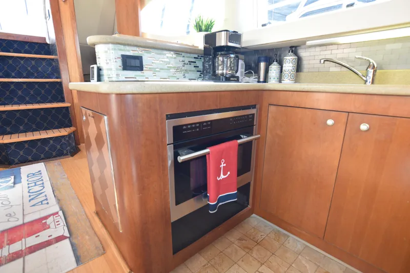 Slide: The Image of Cruisers 4450 Express Motor Yacht 2000 - 39
