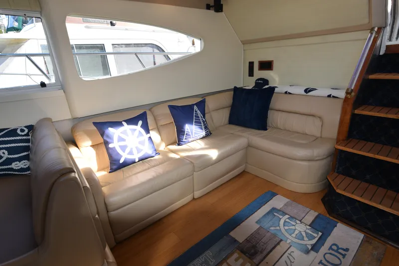 Slide: The Image of Cruisers 4450 Express Motor Yacht 2000 - 40