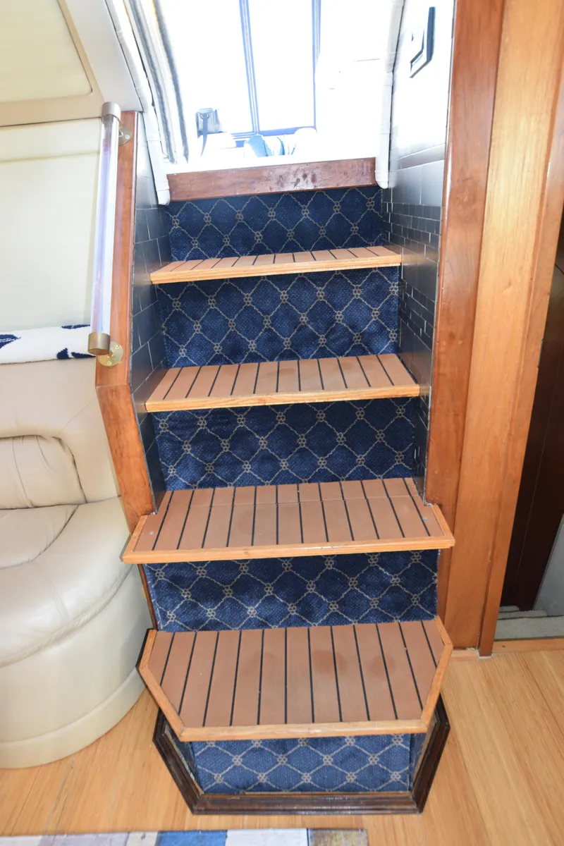Slide: The Image of Cruisers 4450 Express Motor Yacht 2000 - 41