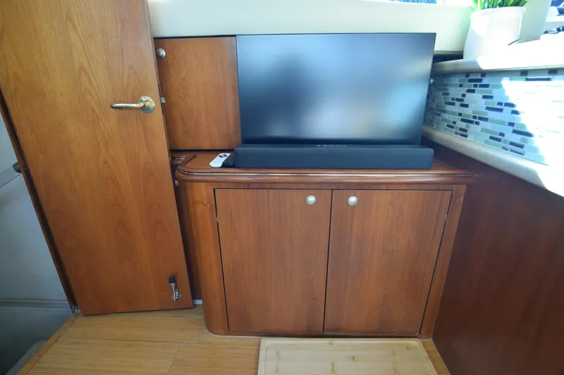 Slide: The Image of Cruisers 4450 Express Motor Yacht 2000 - 42