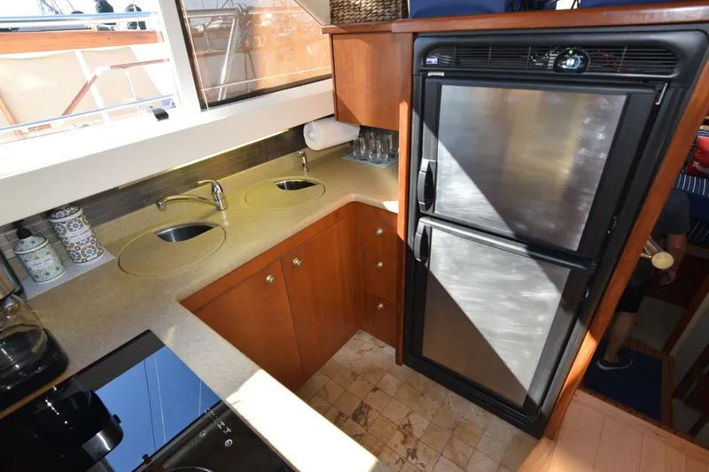 Slide: The Image of Cruisers 4450 Express Motor Yacht 2000 - 43