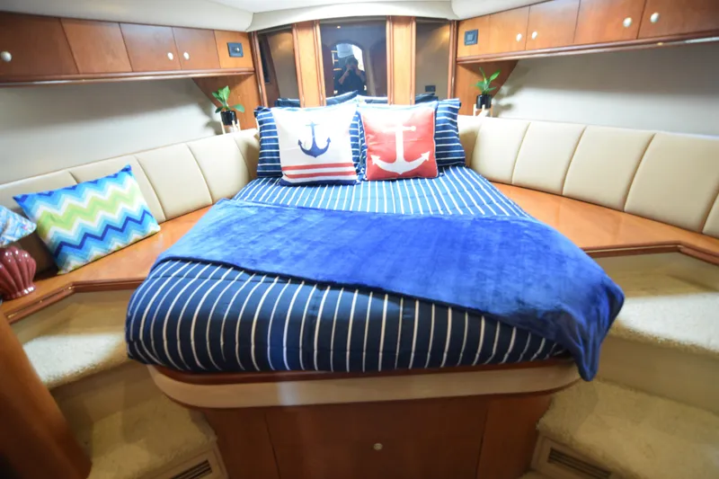 Slide: The Image of Cruisers 4450 Express Motor Yacht 2000 - 44