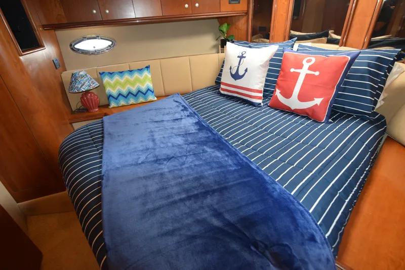 Slide: The Image of Cruisers 4450 Express Motor Yacht 2000 - 46
