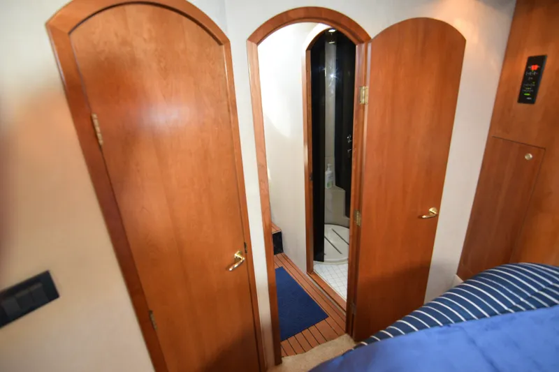 Slide: The Image of Cruisers 4450 Express Motor Yacht 2000 - 48