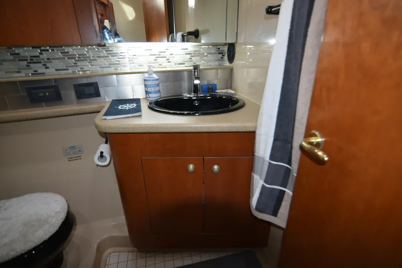 Slide: The Image of Cruisers 4450 Express Motor Yacht 2000 - 57