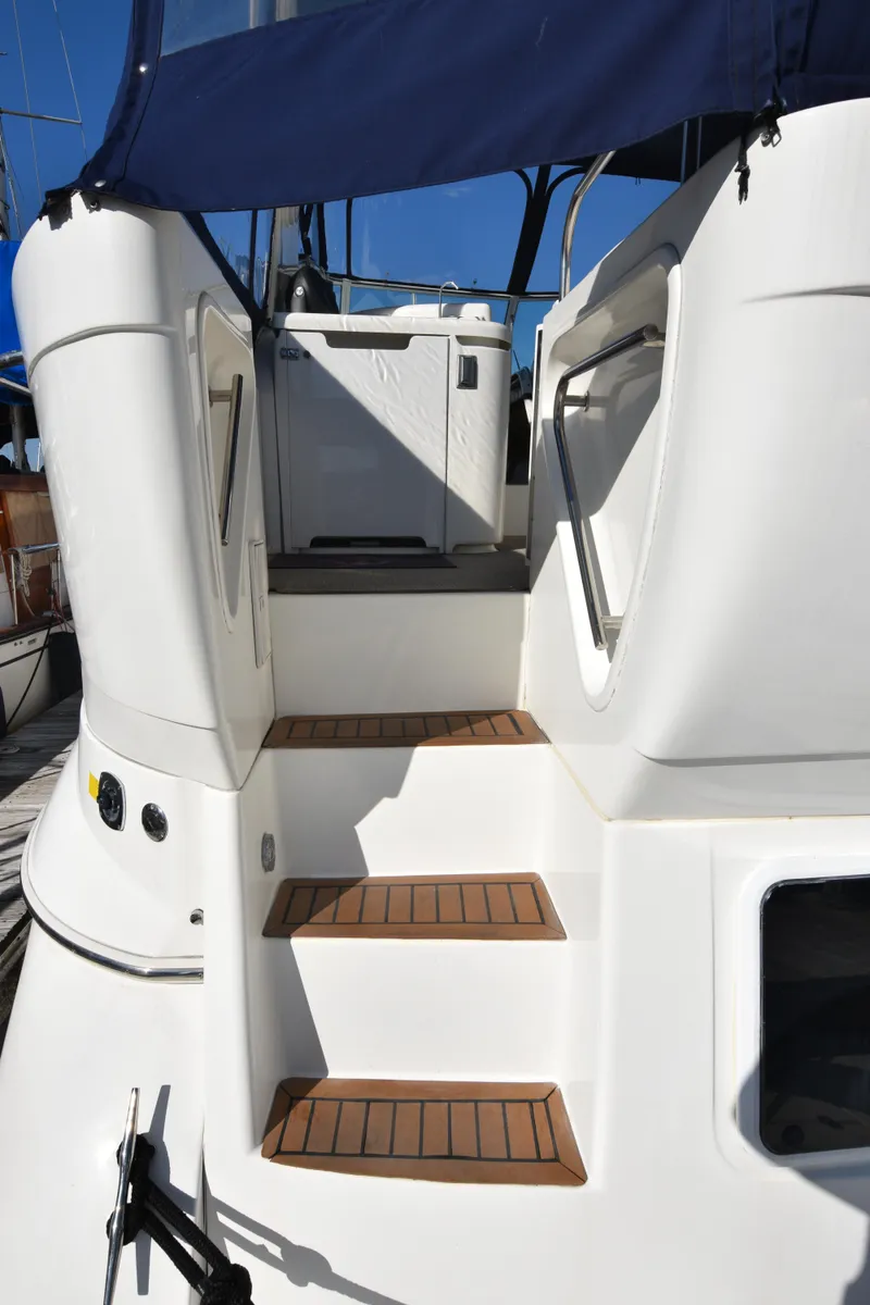 Slide: The Image of Cruisers 4450 Express Motor Yacht 2000 - 6