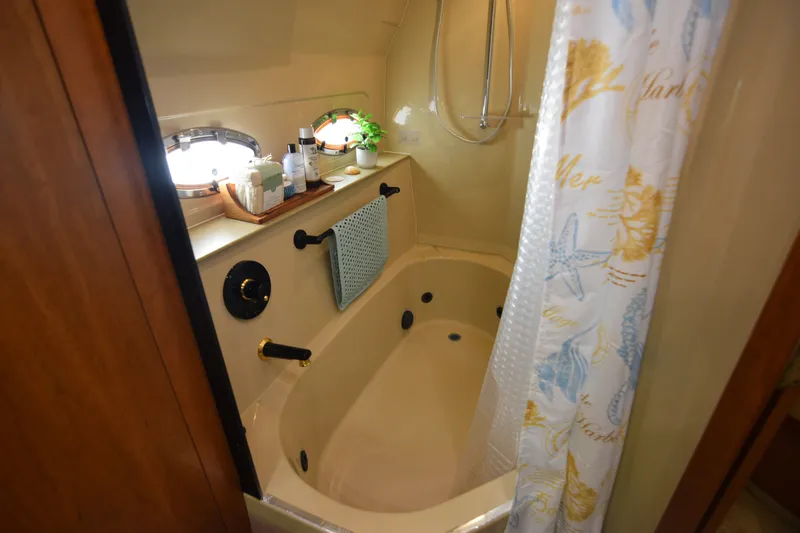 Slide: The Image of Cruisers 4450 Express Motor Yacht 2000 - 76