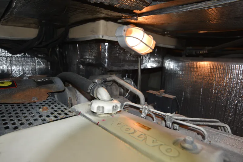 Slide: The Image of Cruisers 4450 Express Motor Yacht 2000 - 89