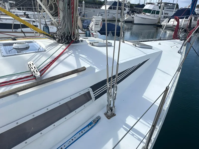 Slide: The Image of 1986 Beneteau First 375 sailboat deck with rigging in marina. - 4
