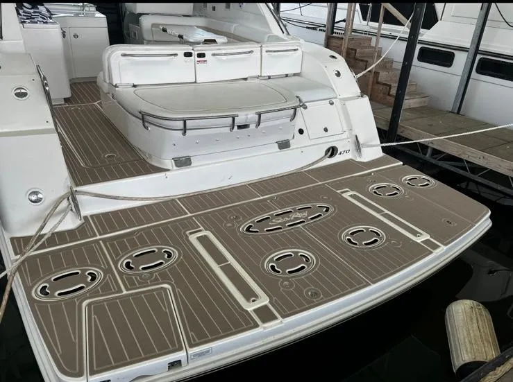 Slide: The Image of 2009 Sea Ray 470 Sundancer yacht with spacious deck and seating area. - 11