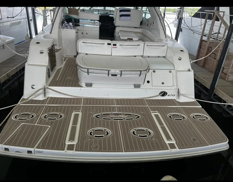 Slide: The Image of 2009 Sea Ray 470 Sundancer yacht with spacious deck and seating area. - 17