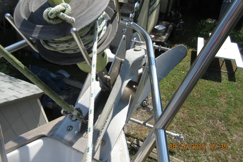 Slide: The Image of Bow of 1992 Valiant 40 sailboat with anchor and ropes, dated August 16, 2025. - 8