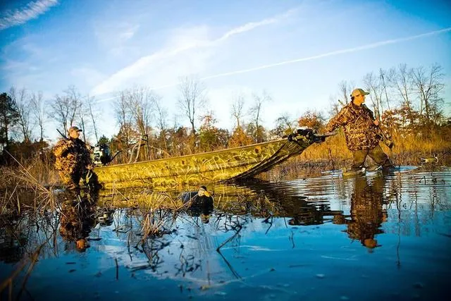 Slide: The Image of War Eagle 648 LDV 21" boat interior, 2025 model, on gravel near open field. - 11