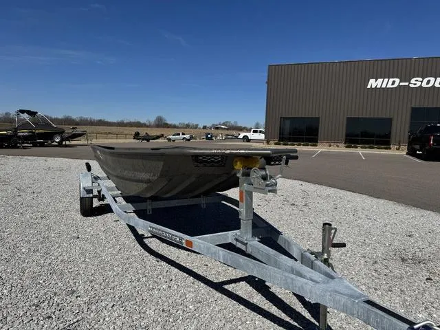 Slide: The Image of Top view of 2025 War Eagle 648 LDV 21" aluminum boat hull. - 3
