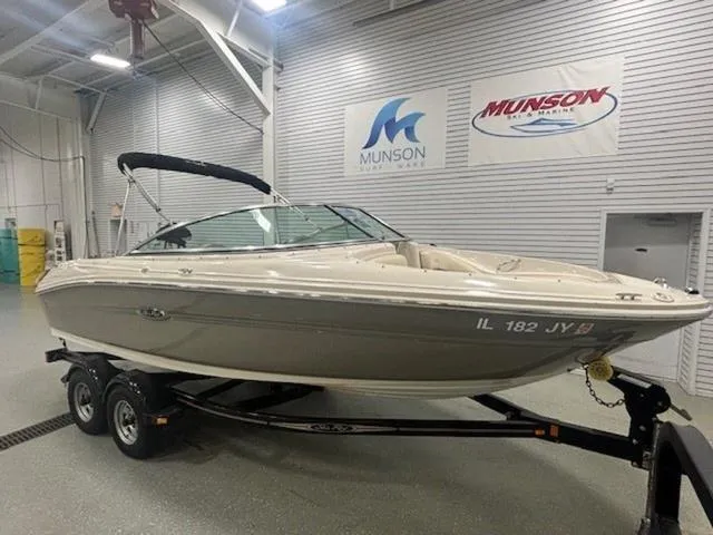 The Image of 2005 Sea Ray 200 Signature boat on trailer in showroom. - 1