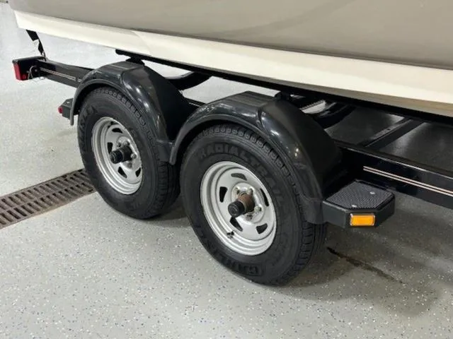 Slide: The Image of Trailer wheels for 2005 Sea Ray 200 Signature boat, parked indoors. - 27
